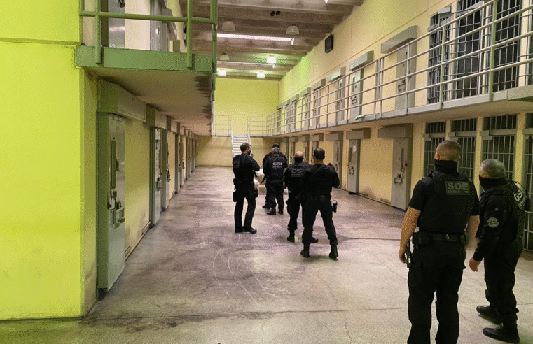 OPERAÇÃO CONJUNTA REVISTA 346 DETENTOS EM PENITENCIÁRIA DE PONTA GROSSA