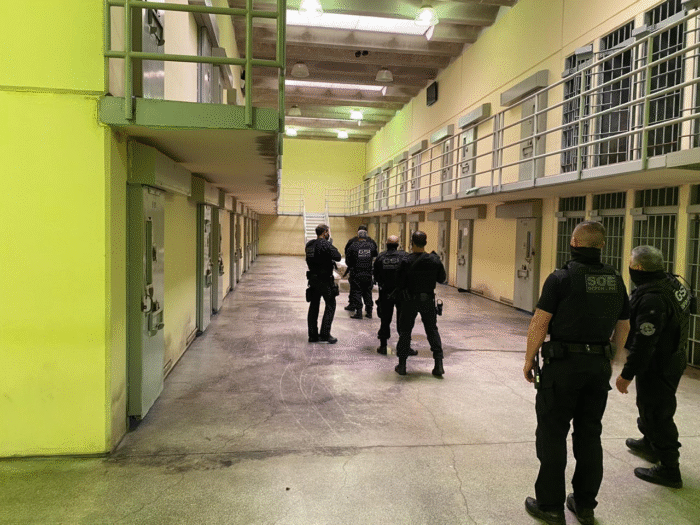 OPERAÇÃO CONJUNTA REVISTA 346 DETENTOS EM PENITENCIÁRIA DE PONTA GROSSA