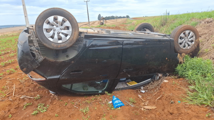 CAPOTAMENTO DEIXA MULHER FERIDA NA PR-090, EM PIRAÍ DO SUL
