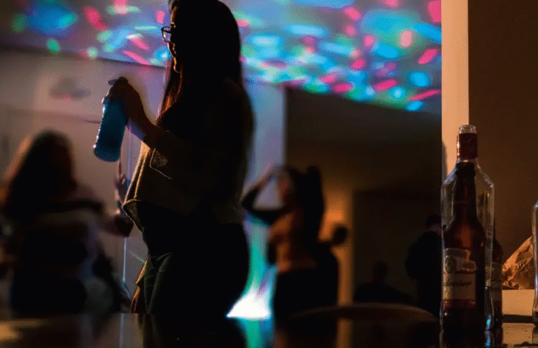 MPPR DENUNCIA QUATRO PESSOAS POR OFERTA DE BEBIDAS ALCOÓLICAS, CRIMES SEXUAIS, PERSEGUIÇÃO E AMEAÇA A ADOLESCENTES