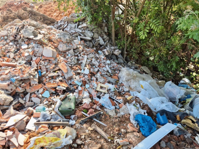 POLÍCIA AMBIENTAL CONSTATA DESCARTE IRREGULAR DE RESÍDUOS EM PALMEIRA