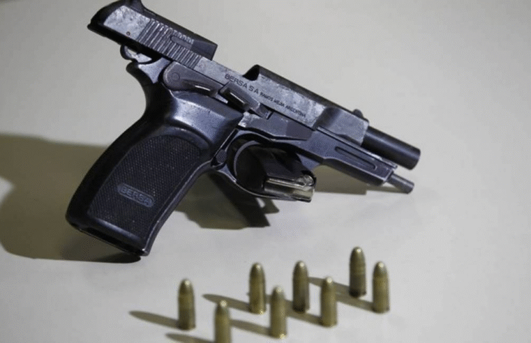 POLICIAIS APREENDEM PISTOLA 9MM EM VEÍCULO ABORDADO NO BAIRRO OFICINAS