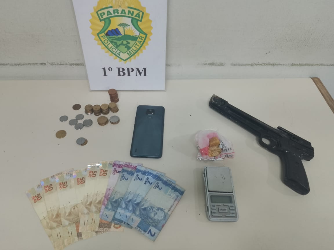 POLÍCIA PRENDE QUATRO HOMENS E APREENDE DROGAS EM OPERAÇÃO NO CENTRO DE PONTA GROSSA