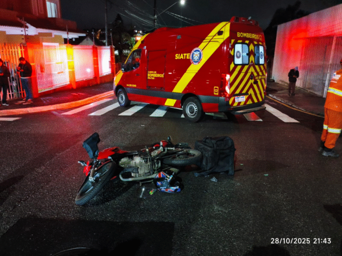 MOTOCICLISTA FICA FERIDO APÓS COLISÃO COM CAMINHÃO