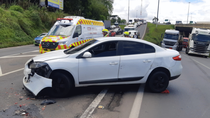 PRF RECUPERA CARRO ROUBADO APÓS ENGAWETAMENTO NA BR-373 ( SOUSA NAVES)  EM PONTA GROSSA
