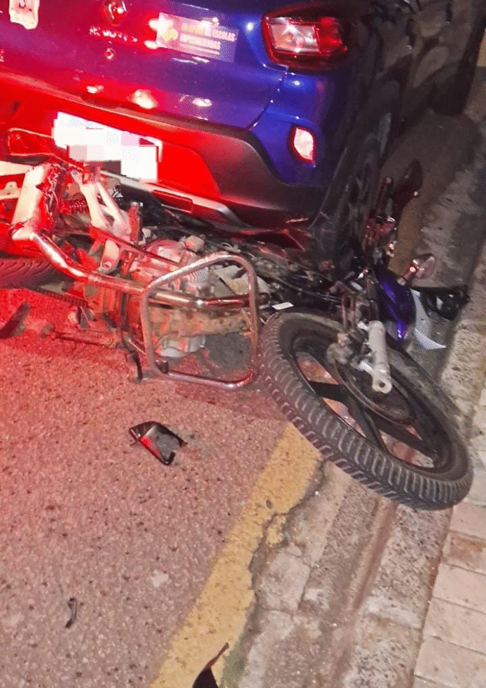 COLISÃO ENTRE MOTOCICLETA E AUTOMÓVEIS DEIXA UM FERIDO EM PONTA GROSSA