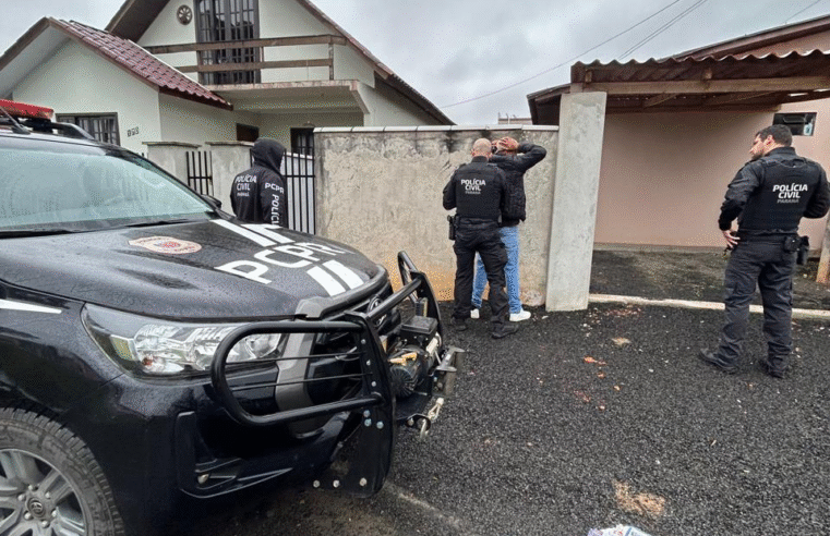 EQUIPES DA DELEGACIA DE POLÍCIA CIVIL E 10ª DELEGACIA REGIONAL DE POLÍCIA CUMPREM MANDADO DE PRISÃO TEMPORÁRIA E BUSCA E APREENSÃO POR TENTATIVA DE HOMICÍDIO QUALIFICADO ( VÍDEO DO FATO)
