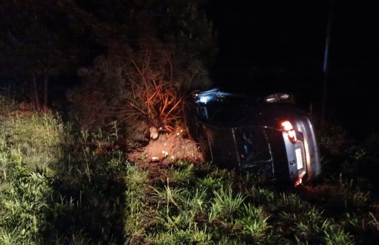 🚨 JETTA COM ALERTA DE FURTO É ENCONTRADO ACIDENTADO NA PR-151, EM PIRAÍ DO SUL