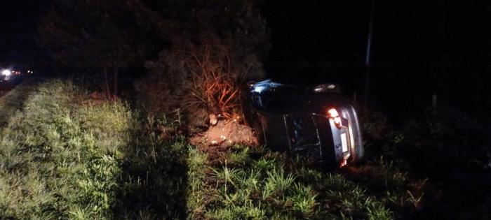 🚨 JETTA COM ALERTA DE FURTO É ENCONTRADO ACIDENTADO NA PR-151, EM PIRAÍ DO SUL