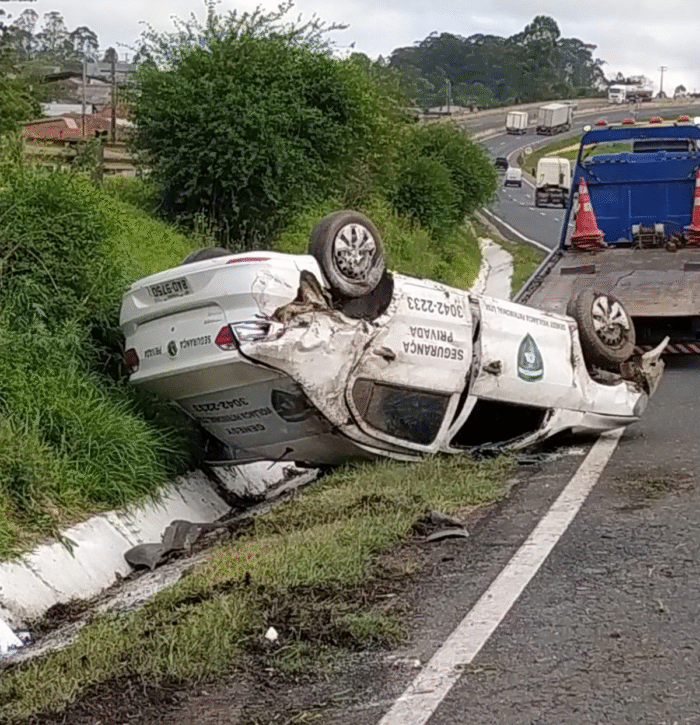 ABALROAMENTO LATERAL DEIXA MULHER E DUAS CRIANÇAS FERIDAS NA PR-151, ENTRE PONTA GROSSA E CARAMBEÍ