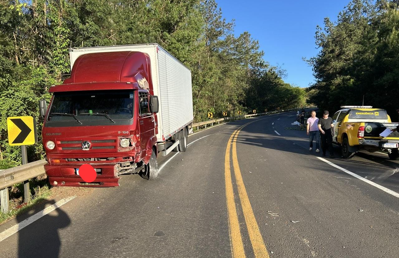 COLISÃO FRONTAL DEIXA MOTOCICLISTA MORTO NA PR-090