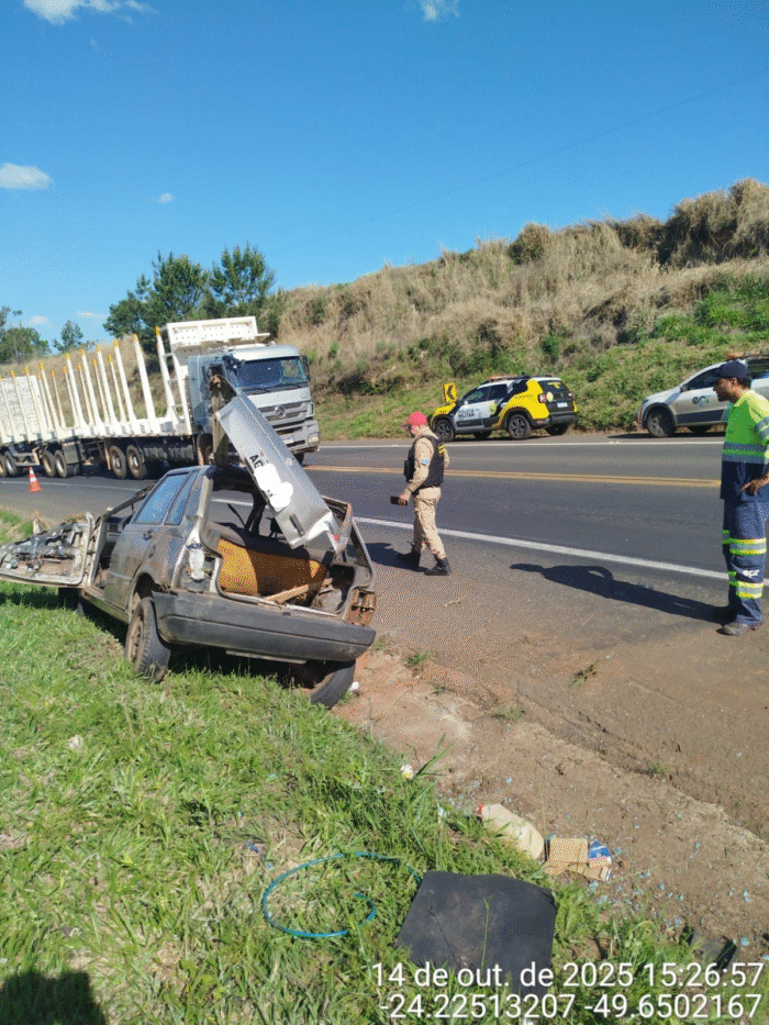 MOTORISTA FICA FERIDO APÓS CAPOTAR VEÍCULO NA PR-151
