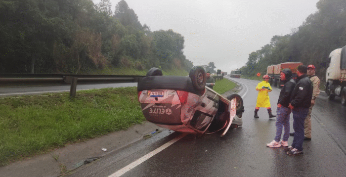 MOTORISTA FICA FERIDO EM CAPOTAMENTO NA PR-151
