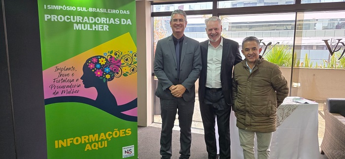 JULIO KÜLLER REPRESENTA OS CAMPOS GERAIS NO CONGRESSO SUL-BRASILEIRO DE CÂMARAS