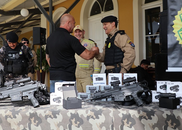 CAMPOS GERAIS E CENTRO-SUL RECEBEM NOVAS VIATURAS, EQUIPAMENTOS E FUZIS