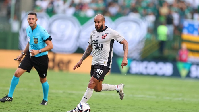 ATHLETICO VENCE O GOIÁS E ENTRA NO G4 DA SÉRIE ‘B’