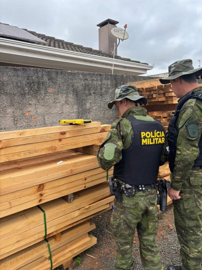 POLÍCIA MILITAR AMBIENTAL REALIZA FISCALIZAÇÃO EM COMÉRCIO DE MADEIRAS EM PONTA GROSSA