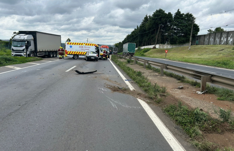CARRO CAPOTA APÓS CRUZAR CANTEIRO CENTRAL NA BR-376 E DEIXA MULHER GRAVE EM PONTA GROSSA