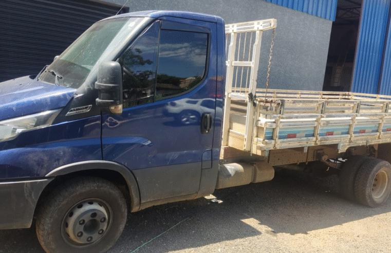 VEÍCULO ROUBADO É RECUPERADO NO CONTORNO