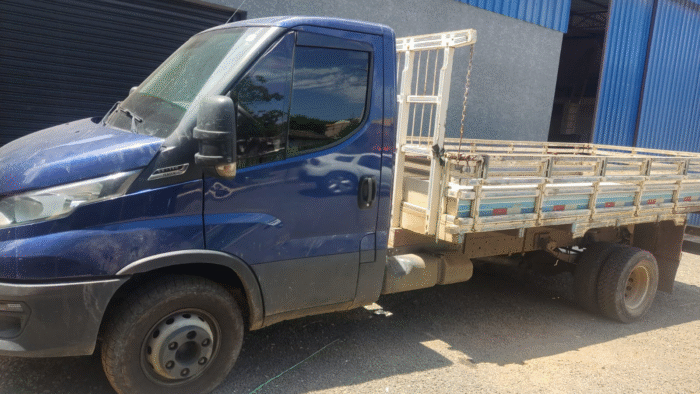 VEÍCULO ROUBADO É RECUPERADO NO CONTORNO