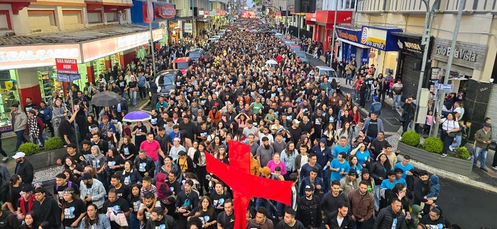 PONTA GROSSA CELEBRA A FÉ COM A MARCHA PARA JESUS