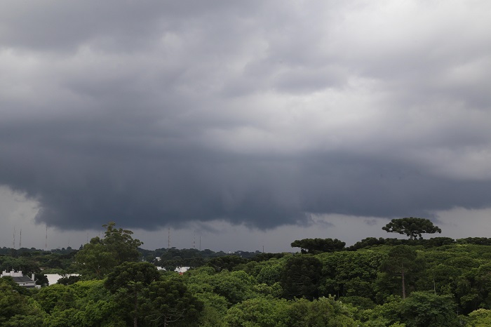 SIMEPAR E DEFESA CIVIL ALERTAM PARA TEMPESTADES NESTE DOMINGO NO PR