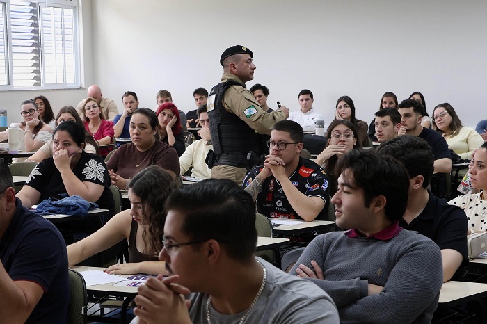 MISSÃO PARANÁ MINISTRA PALESTRA ‘MULHER SEGURA’ PARA ACADÊMICOS DE DIREITO EM PG